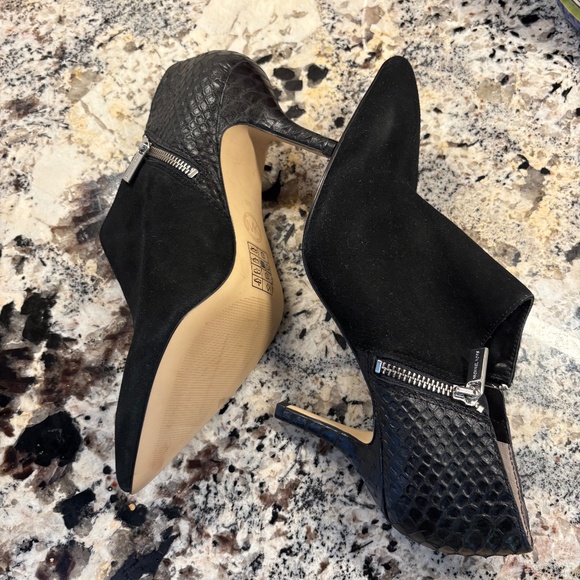 MICHAEL Michael Kors Clara Mid Booties. - Picture 9 of 15